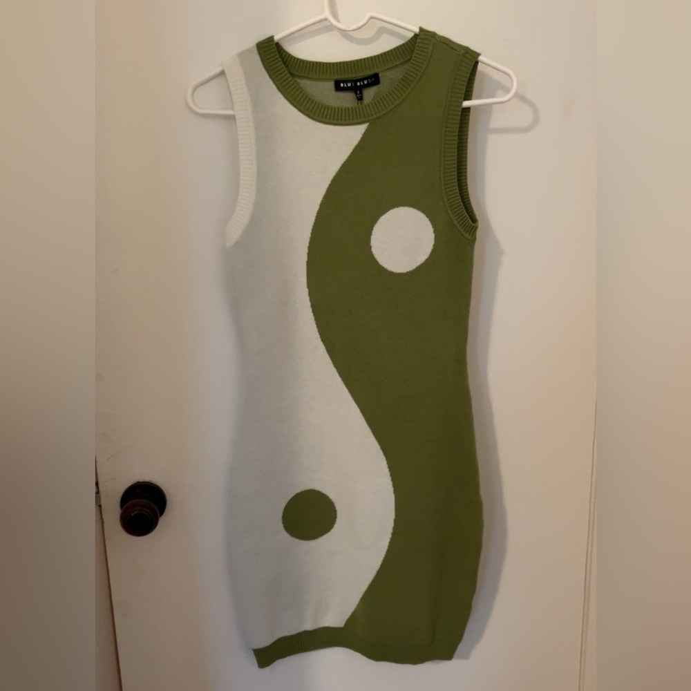 Green and White Sleeveless Knit Dress